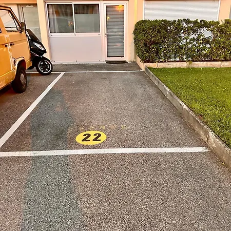Grand Avec Terrasse, Piscine Et Parking Privé