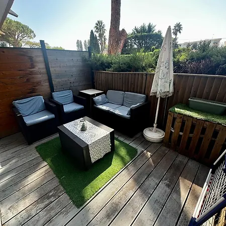 Appartement Grand Avec Terrasse, Piscine Et Parking Privé